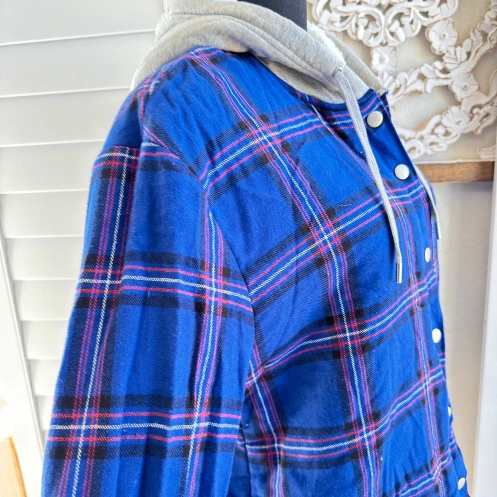 Justify. Size L. Flannel with sherpa and hoodie